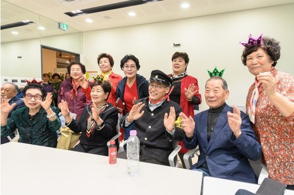 서울시 양천구, 어르신들의 노래 열정 ON!… 스마트경로당 30곳 함께한 ‘제2회 On Air 스마트경로당 가왕전’ 개최 기사 이미지
